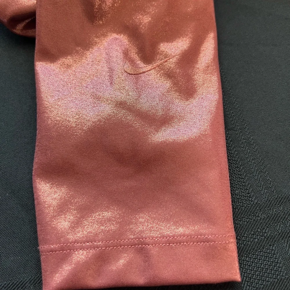 The Nike One Tight Fit Mid Rise 7/8 Length Shimmer Leggings Sz S Polyester Blend - Picture 7 of 13